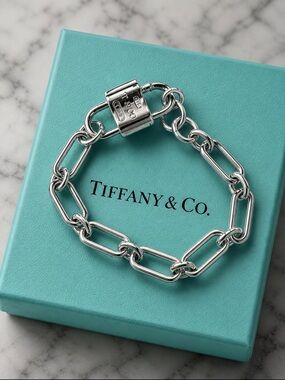 Silver Paperclip Bracelet with Signature Blue Box